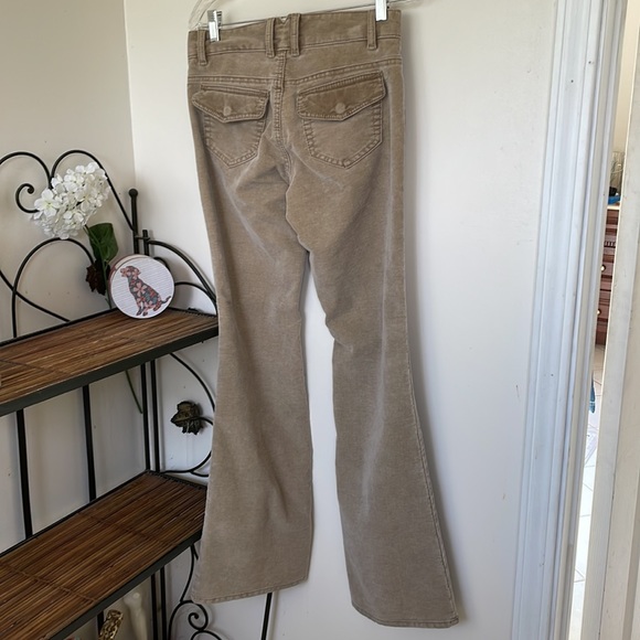 Awesome pair of GAP Corduroy Pants🦋 - Picture 2 of 5